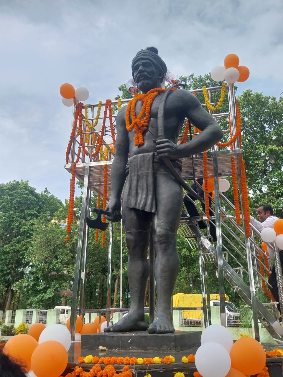 ଉର୍ଲାଦାନୀ ସ୍ଥିତ ସହିଦ ରେଣ୍ଡୋ ମାଝି ଙ୍କ ପ୍ରତିମୂର୍ତ୍ତି ରେ ମାଲ୍ୟାର୍ପଣ, ସ୍ମୃତି ଚାରଣ ସଭା।