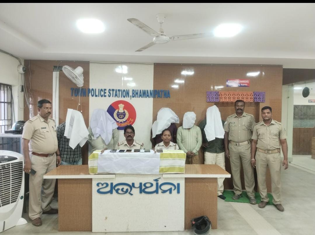 ପୁରୁଣା ଗୋଦାମରେ ବିଳମ୍ବିତ ରାତିରେ ୫ଜଣ ଦୁର୍ବୃତ୍ତ ଡକାୟତି ପାଇଁ ଉଦ୍ୟମ।